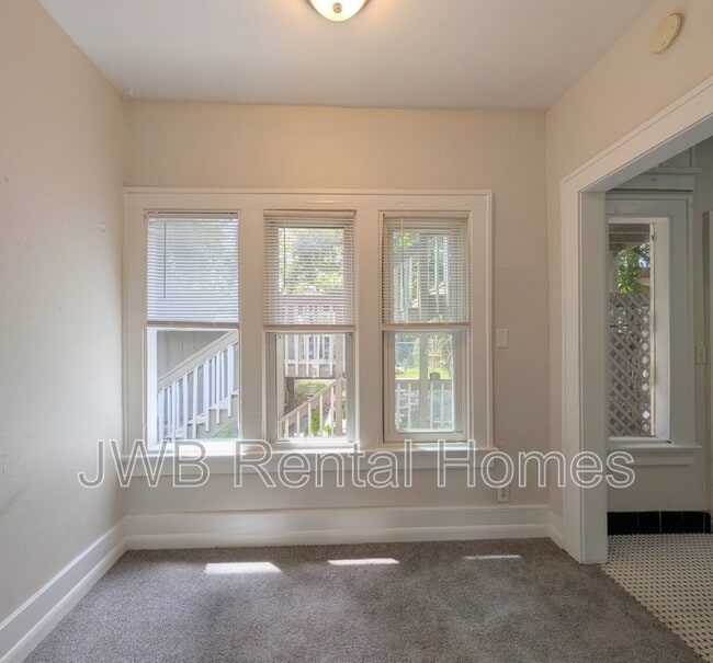 Building Photo - 2022 Dellwood Ave