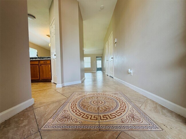 Foto del edificio - 1015 Andover Dr