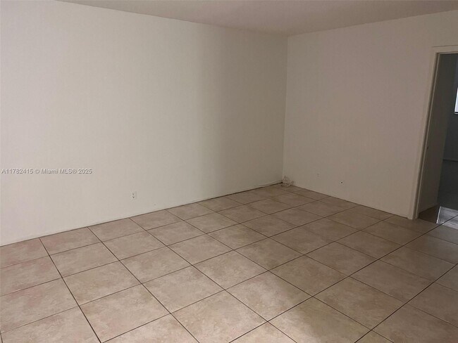 Foto del edificio - 220 NE 40th St