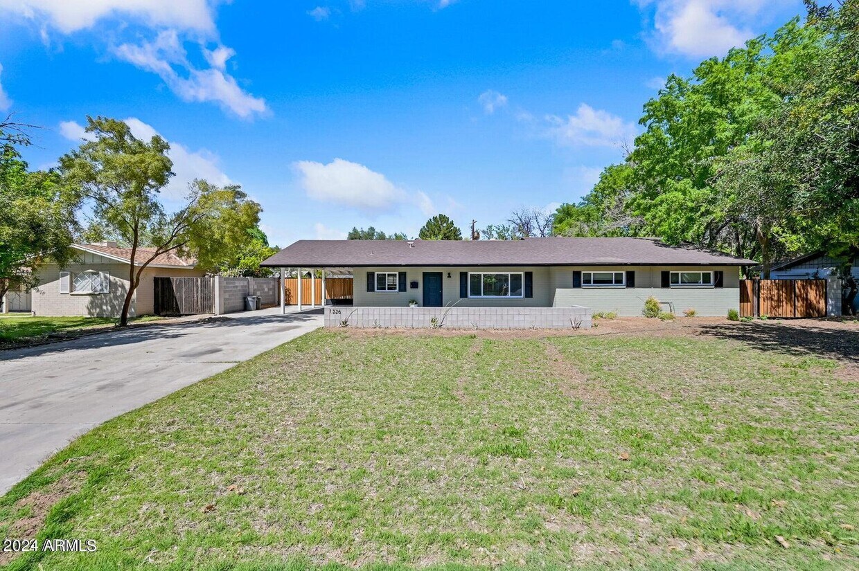 Primary Photo - 1226 W Rancho Dr