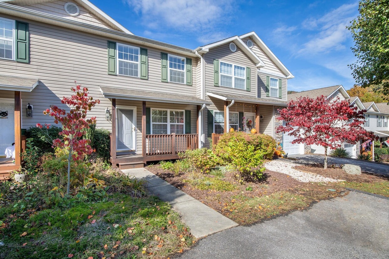 Primary Photo - Swannanoa Townhouse