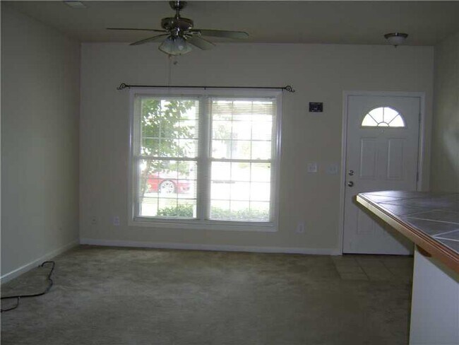 Building Photo - 456 Juliette Ln