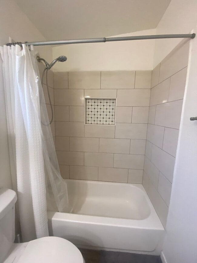Building Photo - Lower valley duplex for rent