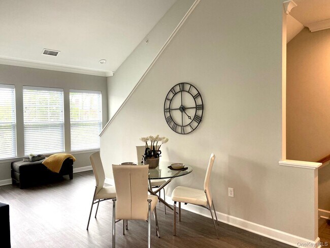 Foto del edificio - 495 Middle Country Rd