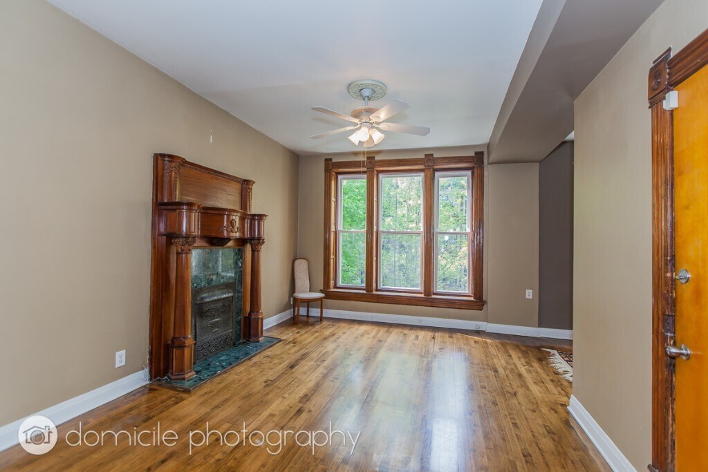 Primary Photo - 828 W Buckingham Pl
