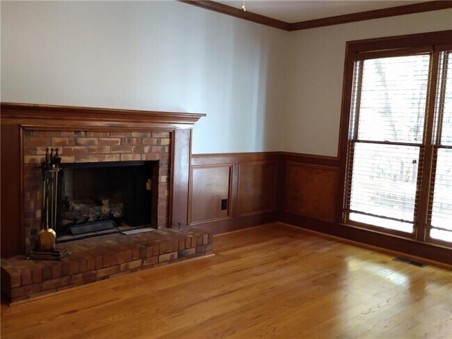 Building Photo - 1660 Pinefield Way
