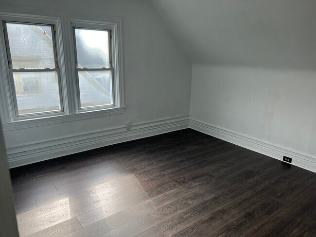 Bedroom - 52 Clinton Plz