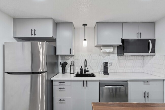 Foto del edificio - 610 W 5735 S