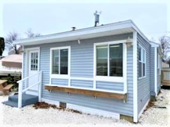 ****Warwick/Oakland Beach – Waterfront Single Family Home - $1,750**** - ****Warwick/Oakland Beach – Waterfront Single Family Home - $1,750****