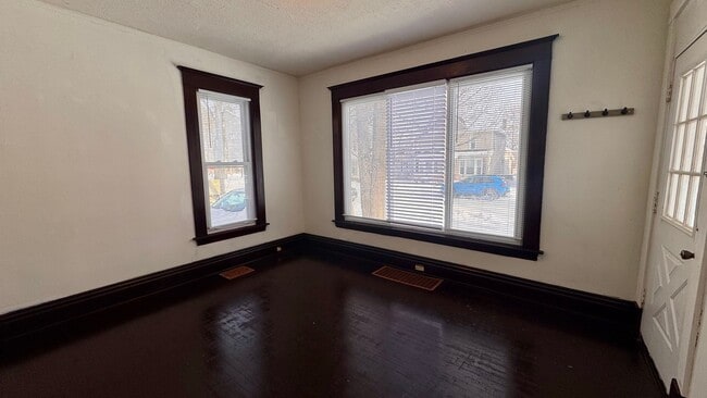 Foto del edificio - 633 Livingston Ave NE