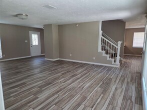 Building Photo - 717 Vicksburg Ct