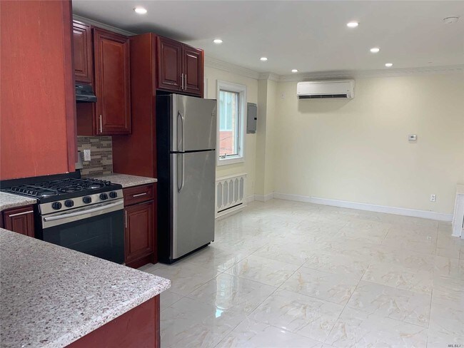 Foto del edificio - 99-27 63rd Rd