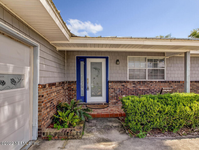 Building Photo - 14746 Plumosa Dr