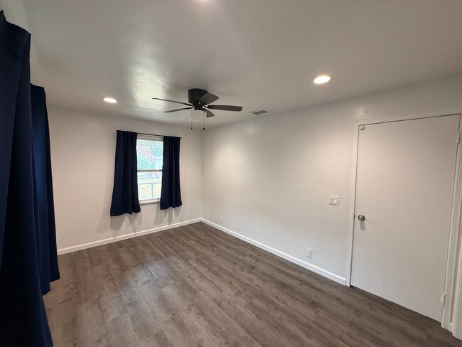 Building Photo - 627 El Terino Ave