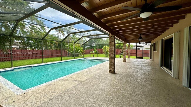 Foto del edificio - 10280 SW 141st St