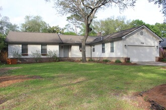 Building Photo - 334 Jamaica Way