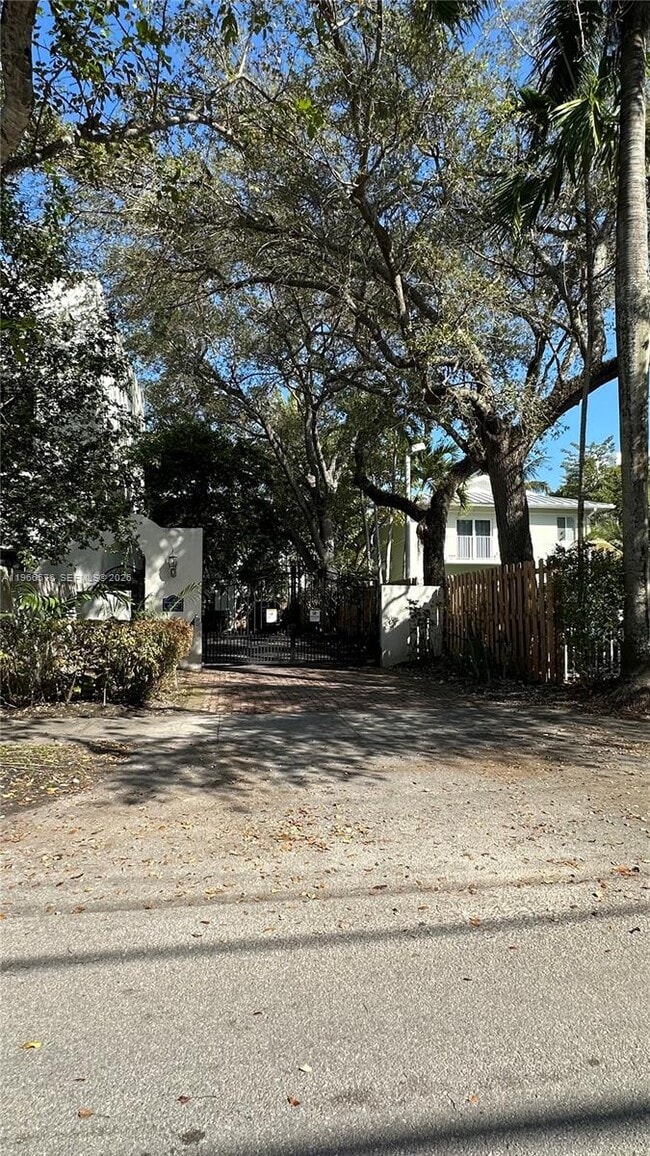 Building Photo - 3063 Center St