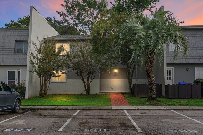 Foto del edificio - Spacious, Newly Renovated Villa Overlookin...