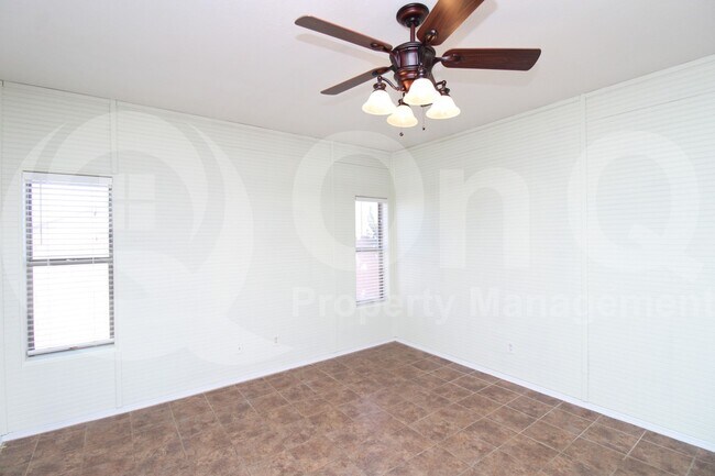 Foto del edificio - 13349 W Desert Rock Dr