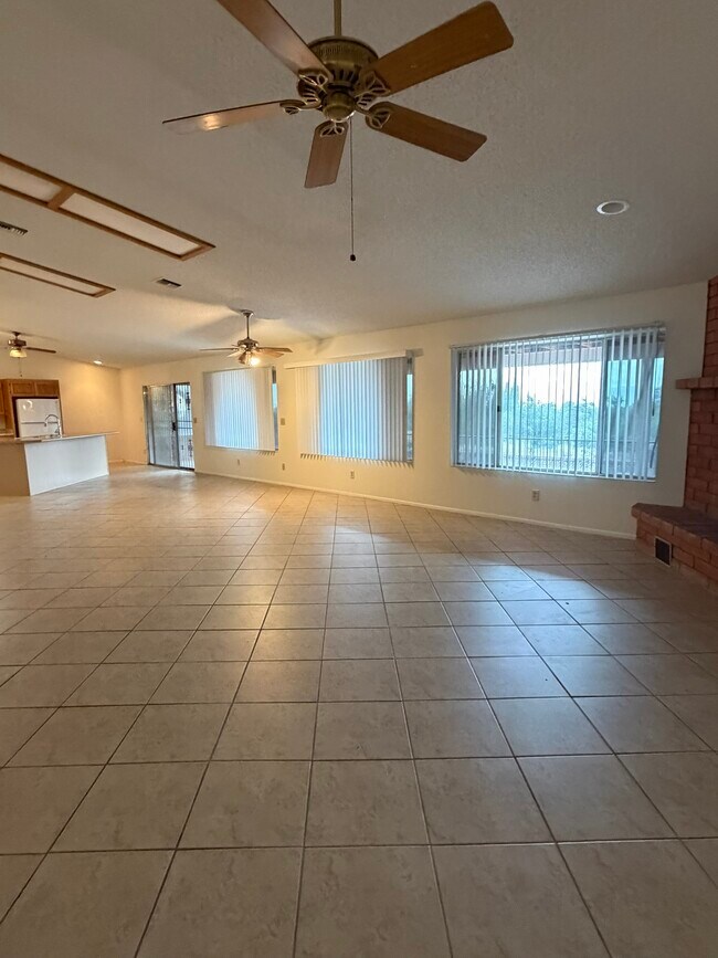 Foto del edificio - 533 E Montgomery Ave