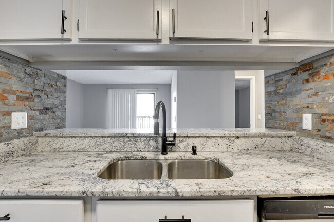 Foto del edificio - 10826 Spaulding Plz