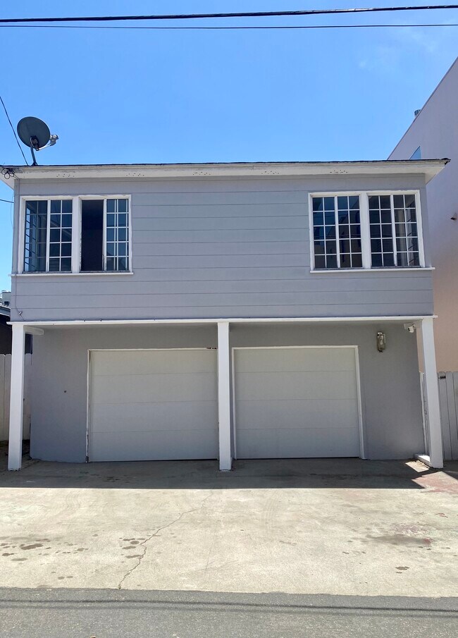 Garage area 31st Place - 441 31st St