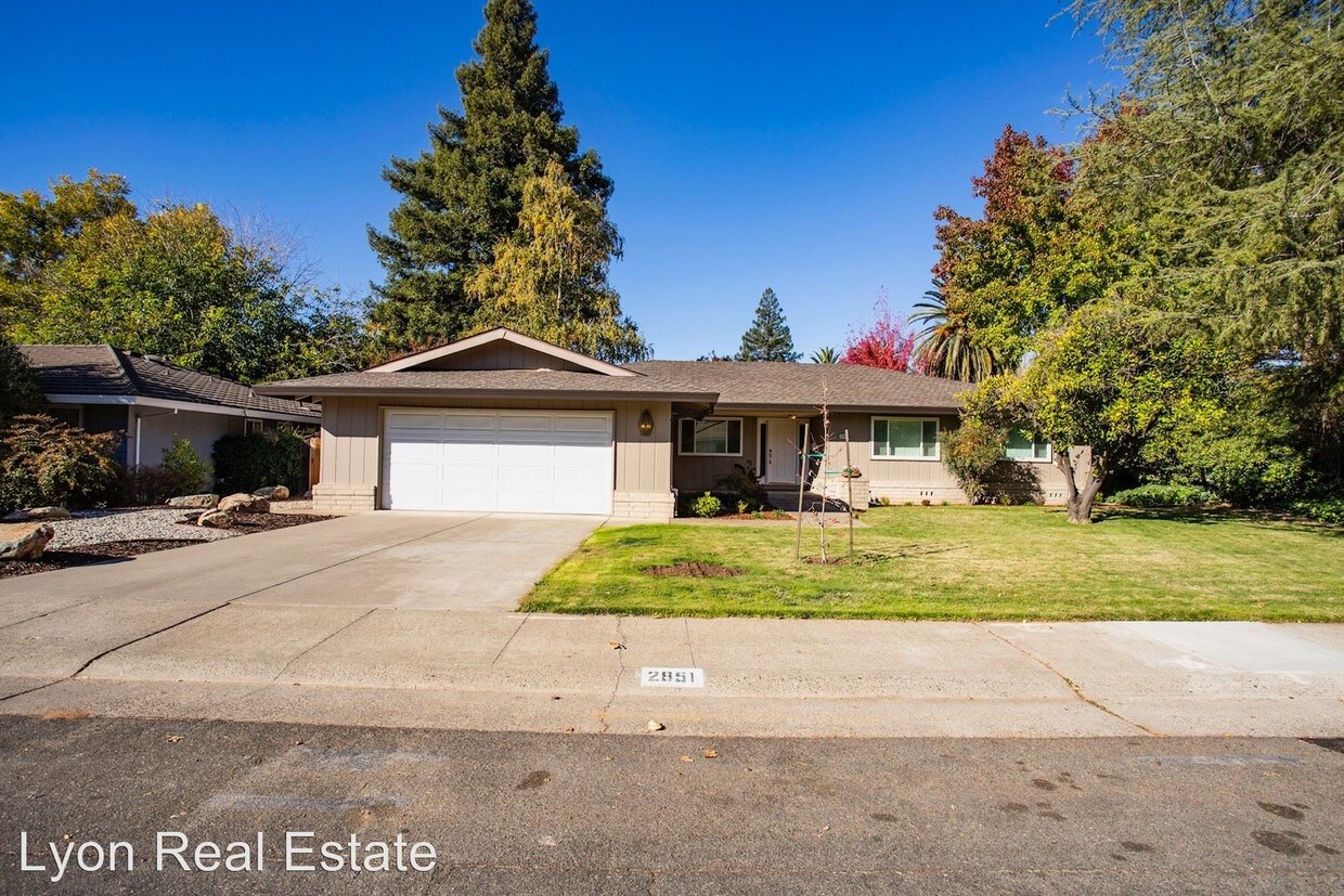 Primary Photo - 3 br, 2.5 bath House - 2851 Royal Palm Way