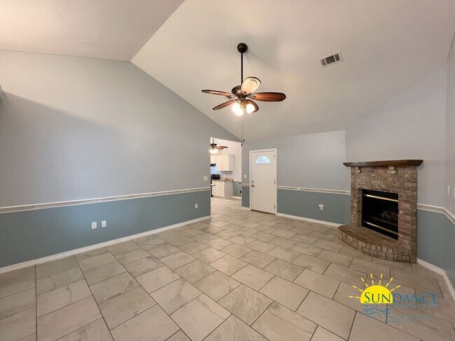 Building Photo - Charming 3BR/2BA Home in South Crestview – Near Bases & Beaches!
