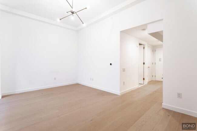 Building Photo - 0 bedroom in Queens NY 11101