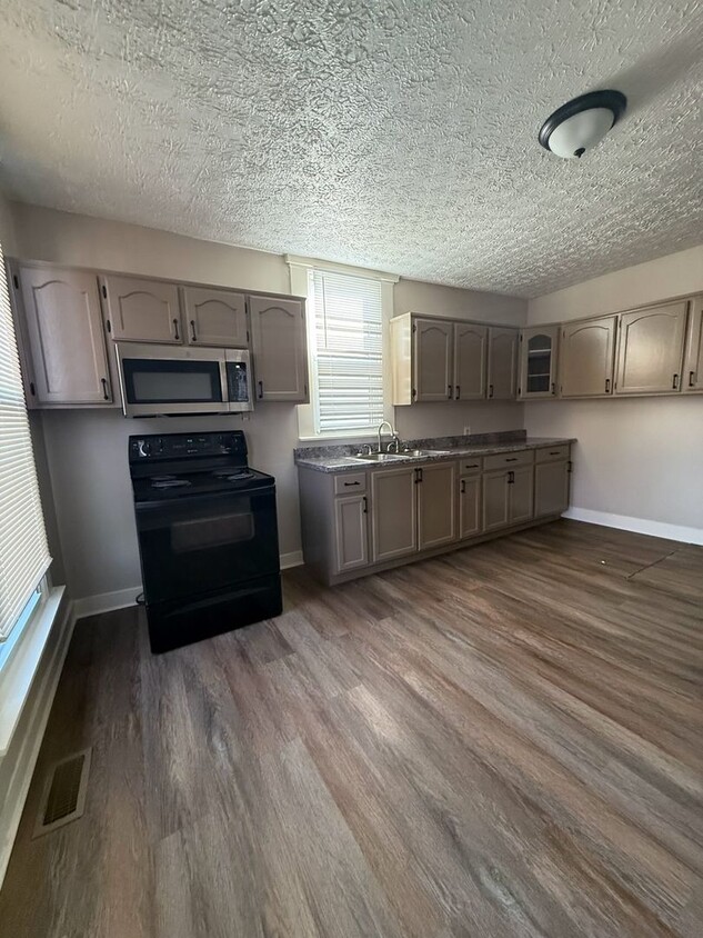 Primary Photo - Newly renovated two bedroom home with larg...