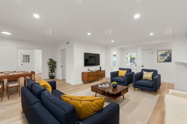 Building Photo - Newly REMODELED large 4 bed / 4 bath home w/ family room, private bonus room / home office, and "...