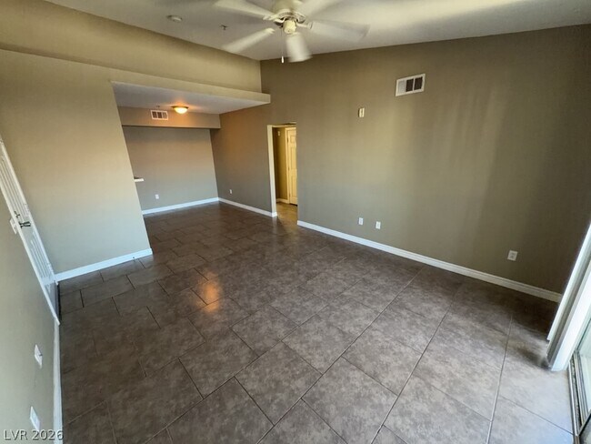 Foto del edificio - 6955 N Durango Dr