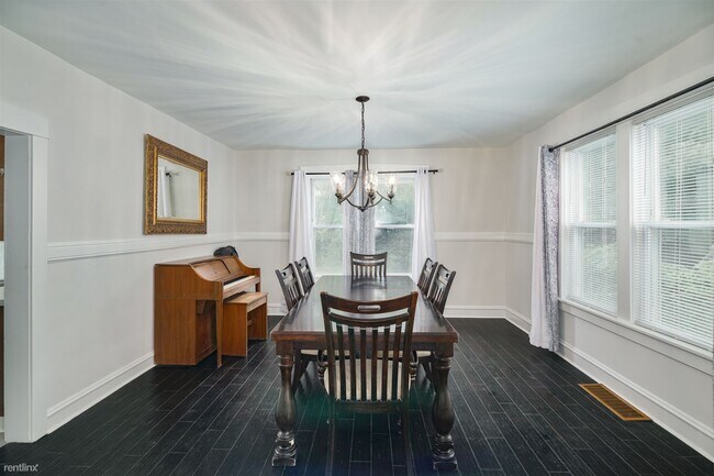 Foto del edificio - 3 br, 1 bath House - 208 Chestnut Street
