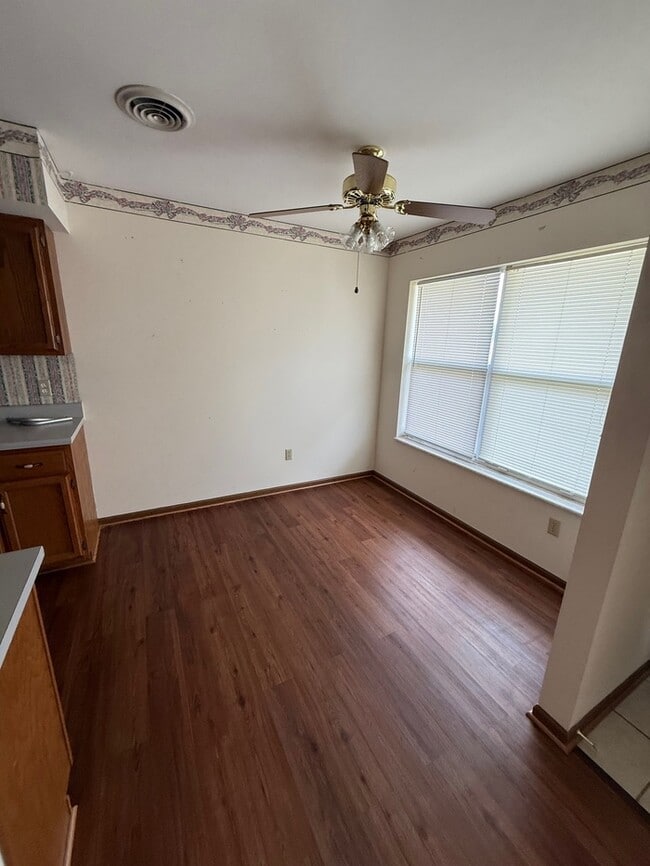 Building Photo - 216 John Chiles St