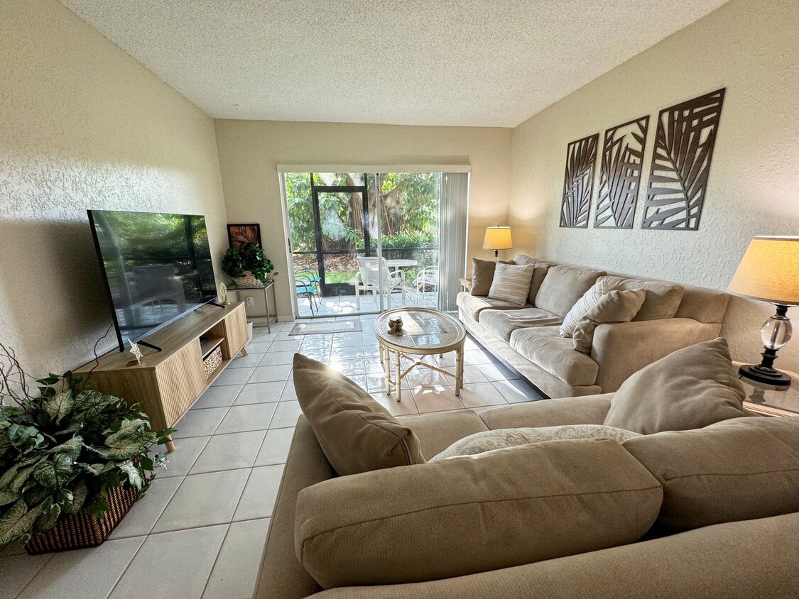 5-Min Walk to FAU – Private Room in Furnished 2/2 Condo w/ Pool & Canal Views – $1,700 - 5-Min Walk to FAU – Private Room in Furnished 2/2 Condo w/ Pool & Canal Views – $1,700