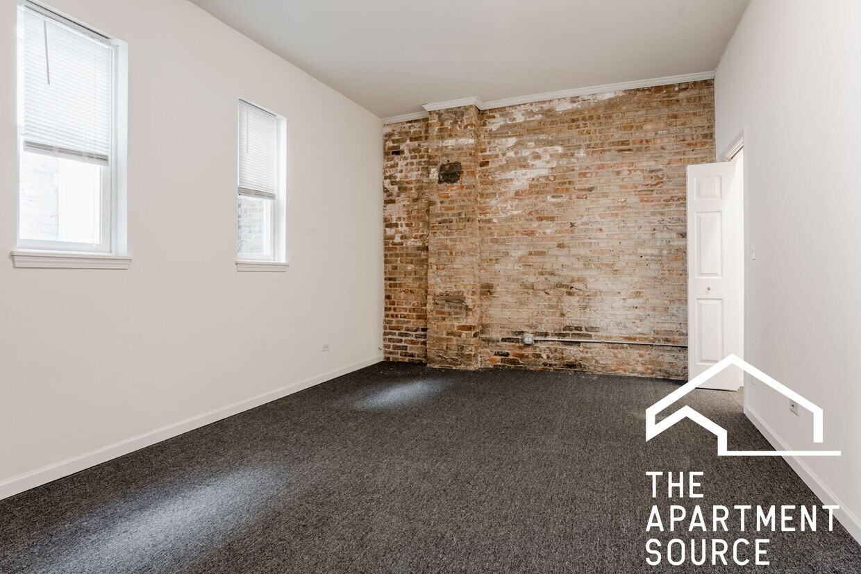 Foto principal - HUGE 4BR Duplex Close to Blue Line