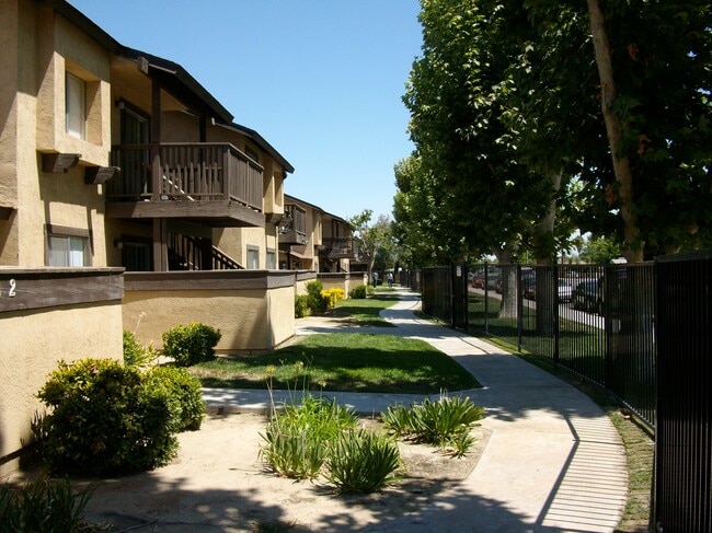 Building Photo - 1208 Fairview Rd
