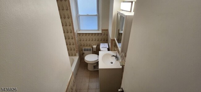 Building Photo - 102 Beaumont Pl