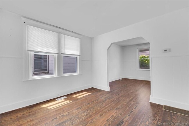 Building Photo - 84 Dewey St