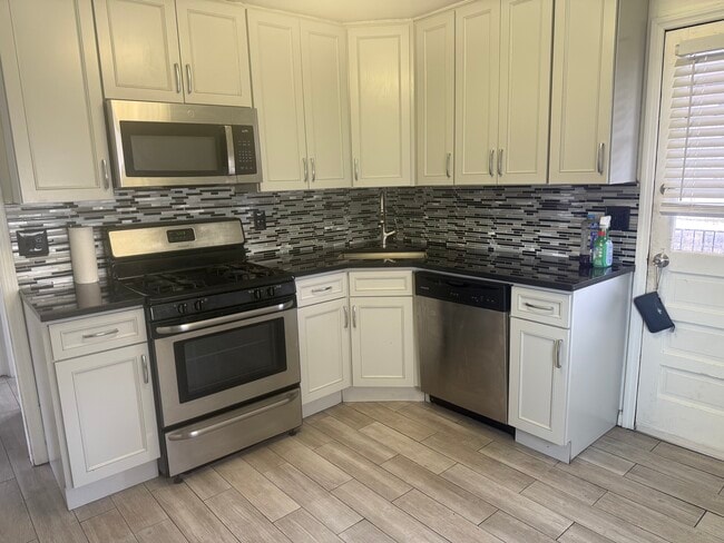 Building Photo - 54 Murray Ave