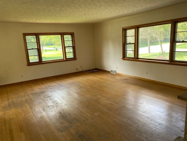 Foto del edificio - Charming 3 Bedroom, 3 Bathroom Ranch Home ...