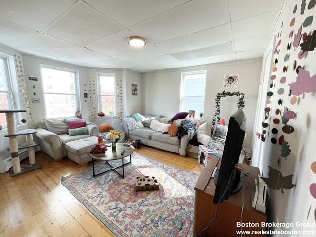 Building Photo - 1576 Tremont St