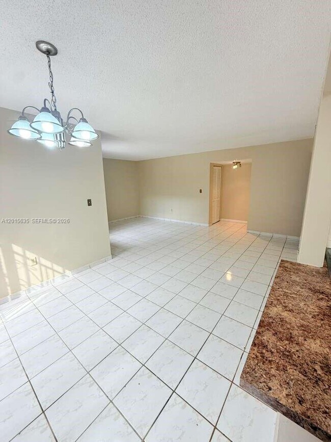 Building Photo - 445 W Park Dr