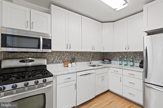 kitchen - 4977 Battery Ln