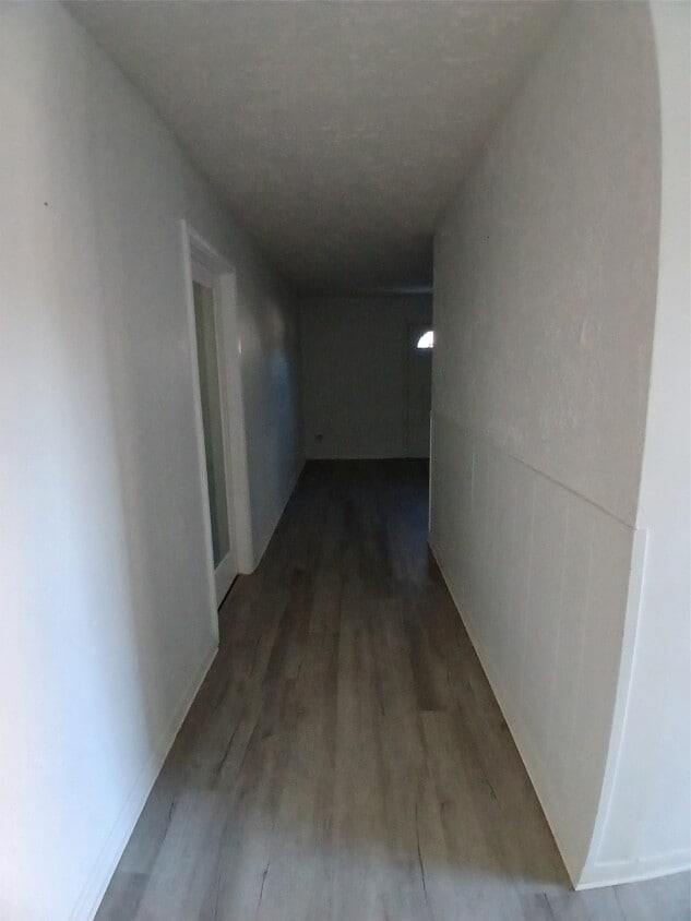 Primary Photo - 121 Roy St