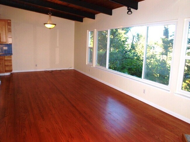 Building Photo - Pet Friendly Mill Valley Home w/ Hardwood ...