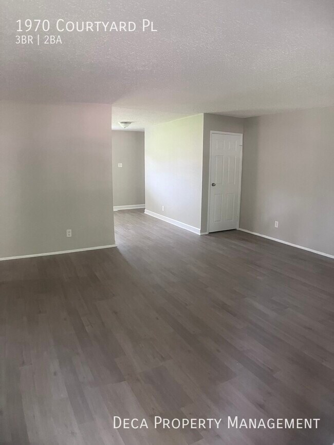 Building Photo - 3 Bedroom 2 Bathroom House