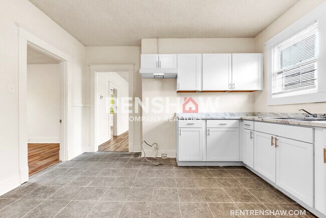 Building Photo - 1100 Rozelle St