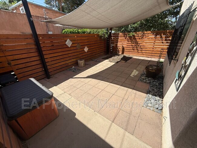 Foto del edificio - 1515 Marble Ave NW