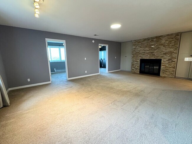Foto del edificio - Bright & Beautiful 4-bed, 2-bath Home in S...